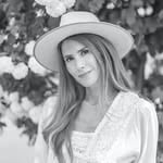 Rebeca | Travels & Lifestyle • Fashion & Beauty(@atrendylife)'s profile avatar