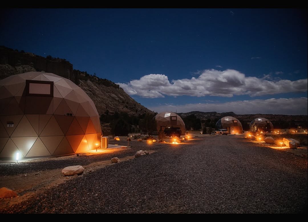 We had the pleasure of staying at the #ClearSkyResort in Utah near Bryce Canyon and it exceeded my expectations, it was absolutely perfect 🤩 It snowed ever so gently but not enough to stop us from wandering the Utah roads and star gazing at night. For this time of year, it was cold out but manageable and the domes are kept so warm with their heaters, it really is such a cozy experience no matter the time of year.There is so much to see and do but this place also gives you permission to sit back and just enjoy the view ✨10/10 will definitely go back. #clearskyresorts #brycecanyon #CanonR1 #eosr1 by @brandijackson82