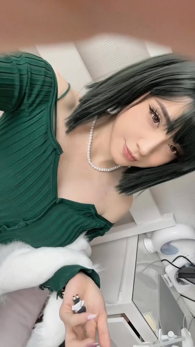 Had to bring her back when i found this dress💕Do you think we will see her comeback this year?🦦#fubuki #fubukicosplay #onepunchman by @toxicosplay