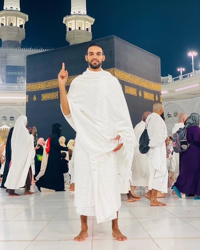 عمرة في العشرينات أذاقكم الله حلاوة ما أذاقني به🥺، اللّهم لك الحمد❤️🤍 الحمدلله الذي رزقني إتمام العُمرة. اللهم أجعلها عُمرة مقبولة خالصه لِوجهك الكريم، اللهم لا تجعله أخر عهدي في بيتك الكريم واجمعني وأحبتي فيه وكل مشتاق يارب العالمين ❤️🥺🙏🏼🤲🏻@ibnfatoma by @ibnfatoma