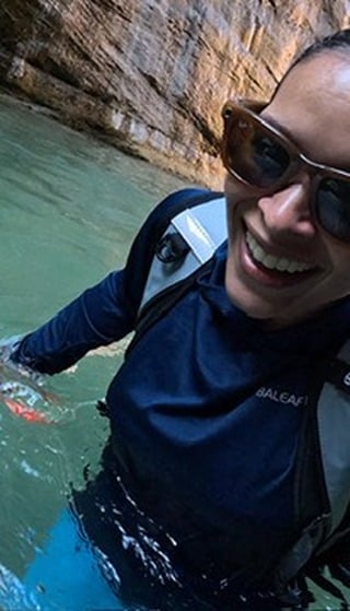 I hike a lot and I’m going to take you guys with me on some of them, let’s go…this one is at the Narrows in Zion. Nothing fancy, just the footage with a lil music over it..“Life moves pretty fast. If you don’t stop and look around once in a while, you could miss it.” - Ferris Bueller*Safety note: don’t go there without researching first. Know the weather and what you’ll need to do this. Flash floods are a thing.📸: GoPro#zion #thenarrows #utah #hiking #gopro by @brandijackson82