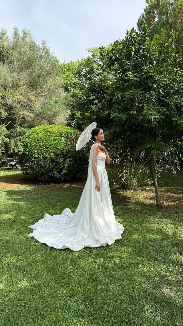 The best day of my life 🫶🏼 Dress @ria.tener @vanilastudiodubai Tulle Dupatta @tailoredtulle Earrings @heavenmayhem_ Bracelet @lilyandrooldn Hair and makeup @izzygunkel Photography @anaadrianaphotos Content @adore.socials Venue @alaiarmallorca by @jessieblue_