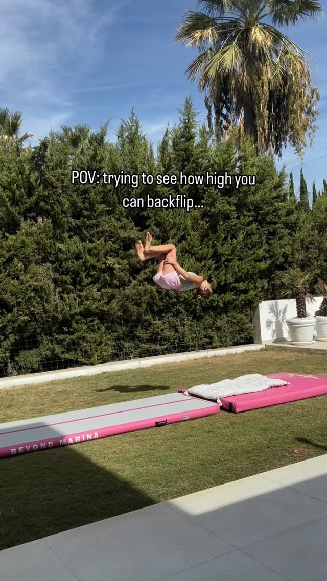 That was definitely the highest I’ve ever gone!!🤸‍♀️#gymnast #gymnastics #siennafizz #summer by @siennahopes