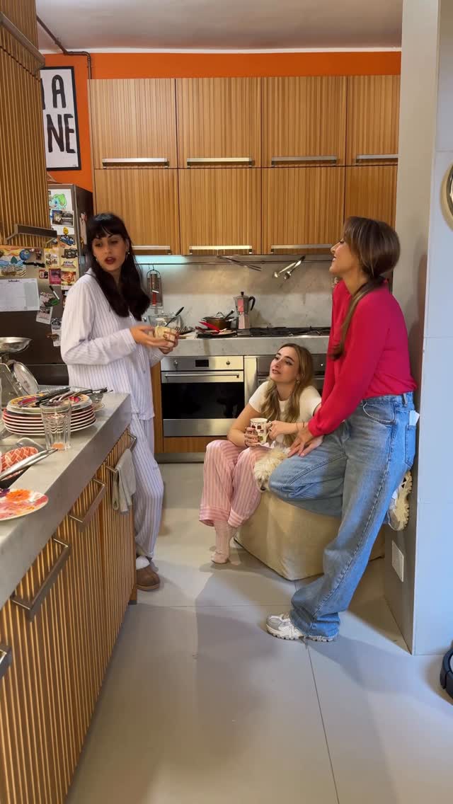 Ieri il compleanno della Leo! Avete presente quelle feste in cui tutto è perfetto... tranne il giorno dopo? Matilde ed Eleonora infatti sono state bravissime, hanno pensato proprio a tutto, tranne che ai piatti E lì... entro in scena io.Perché, diciamocelo, dopo una serata così non solo gli invitati ma anche la lavastoviglie si merita un trattamento pro!Il mio segreto? Gli Additivi Pril 5in1: per una cura completa della lavastoviglie pure dopo un compleanno così! #Pril #Pril5in1 #adv @pril_italia