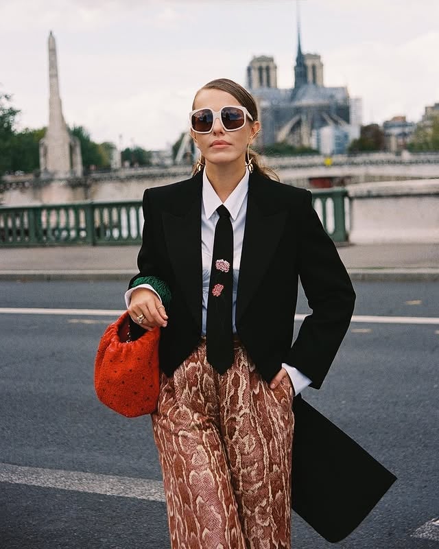 Прекрасная Ксения @xenia_sobchak в моем объективе 🍓📷#parisfashionweek by @maduisy