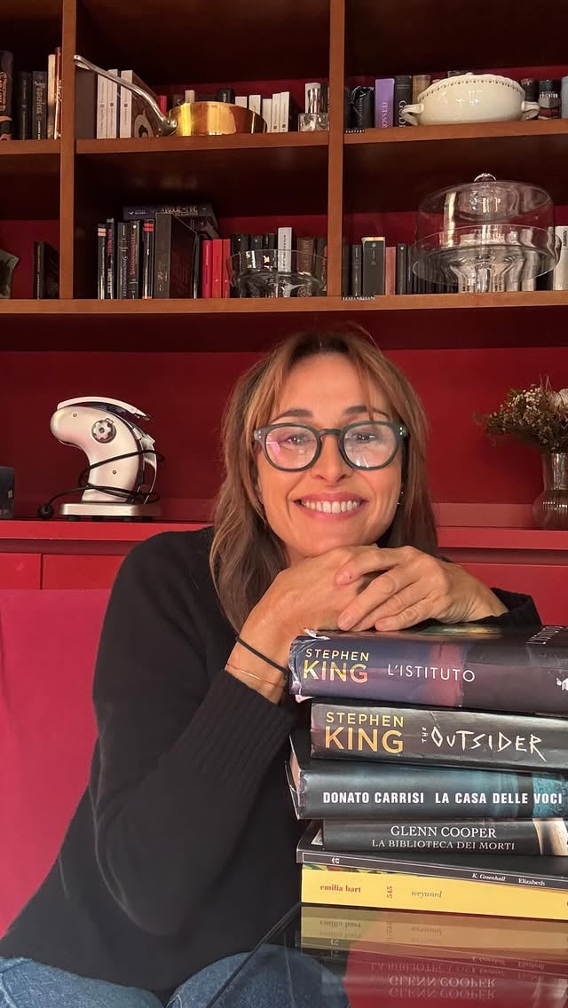 Benvenuti alla mia rubrica di libri. Oggi vi propongo una piccola selezioni di libri misteriosi.. e un pochino paurosi, visto che Halloween si avvicina 🎃! Cosa ne pensate? Li avete letti? Non sono proprio horror comunque 😂 #libridaleggere #libribelli #leggibene