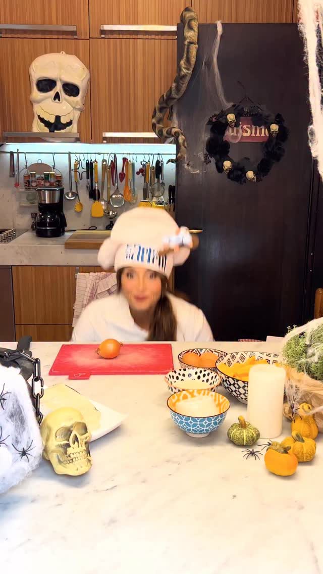 Sei ricette facili, veloci e mostruosamente golose, perfette per Halloween! 🎃 Se volete scoprirle passo per passo, le trovate tutte su YouTube… quale proverete per prima? 👻