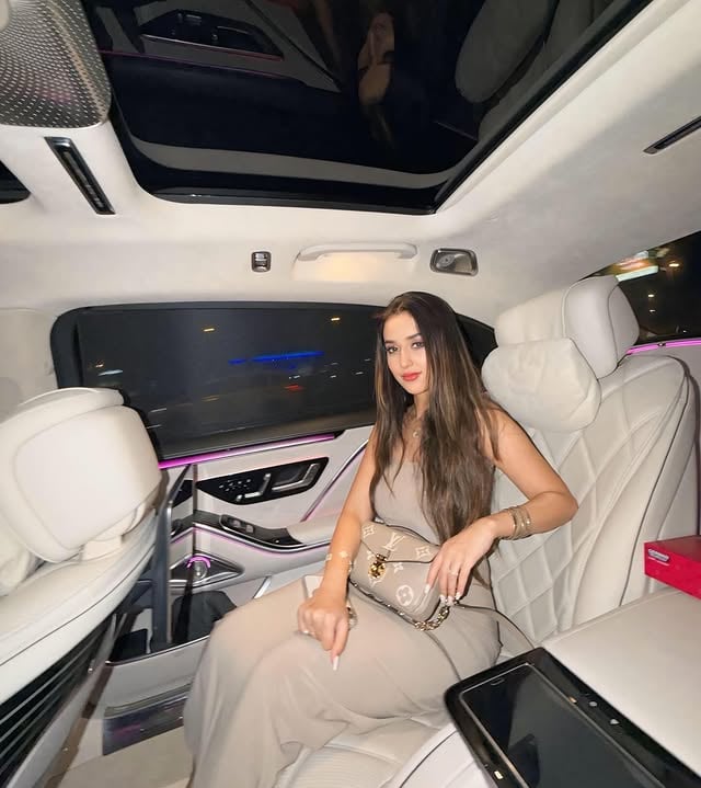 🇦🇪 bling ✨Still floating from the best birthday I’ve ever known, Forever love to the ones that made it magic 🤍#twentysomething #dubaibling 🤍 by @riyasharmaa_09