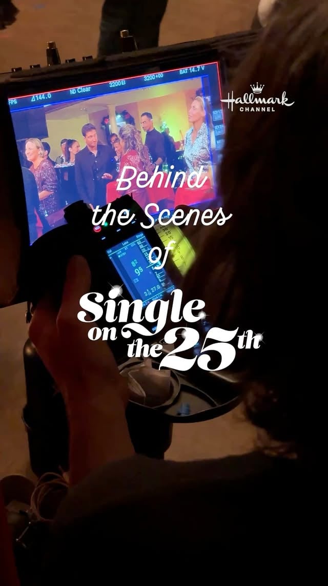 Take a peek behind the scenes on the set of #SingleOnThe25th, and keep an eye out for @laurenspencersmithhq! 🎥 Tune in to the premiere tonight at 8/7c. by @lyndsyfonseca