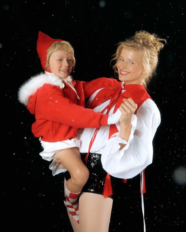 It’s beginning to look a lot like Christmas @bortich 🎄♥️Photo @maduisyPhoto assist @vikssikkkStyle @mashaburtasovStyle assist @nina__ppvMua @lotzkristinaaHair @lidiamalets by @maduisy
