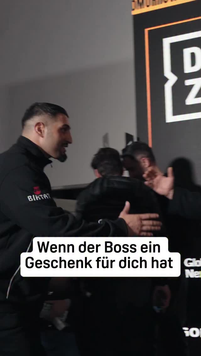 Bosshafte Geste 💪🏼 #AlleFürAgit #KabayelKnyba by @kollegahderboss