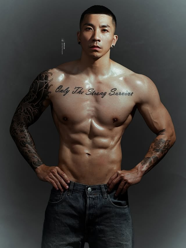 Only The Strong Survive丹寧 刺青 寸頭 就是不敗的讓人著迷 by @deepnightjustin