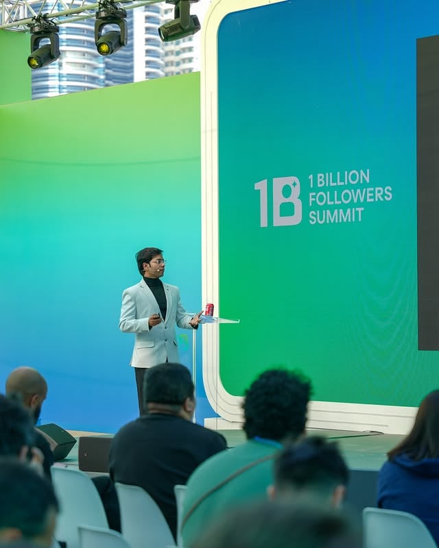 Grateful to speak at one of the biggest stages in the world at @1billionsummit ♥️Spoke about “How to create AI UGC Ads in Under 10 minutes” – A major personal milestone and the year is just getting started. 🚀The energy, the people, the execution - everything felt special.Grateful to be part of it. Adding more milestones soon. Let’s goo ✌️#ai #1billionsummit #dubai #contentcreators by @officialpwnkumar