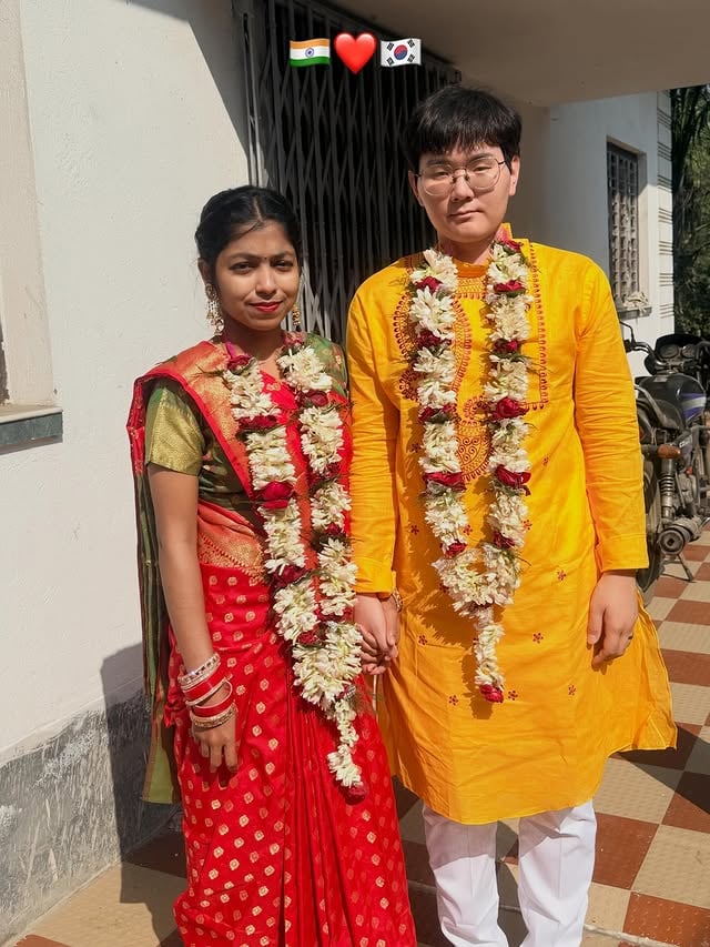 🇮🇳❤️🇰🇷 Indian girl married korean boy ✨💫#indiankoreancouple #korea #korean #indiakorea by @saheba_in_korea_