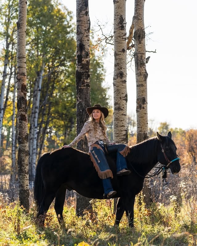 Loved working with the talented @KokemorStudio for this Cowgirl Magazine shoot! @cowgirlmagazine @marshallscountrystore #WesternLife #Cowgirl #CowgirlMagazine #CowgirlPhotoshoot #MyRanchLife by @amber_marshall_farm