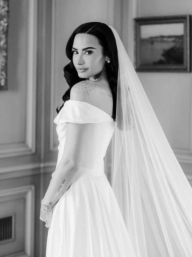 Reposting so I can PIN: @ddlovato & @jutesmusic ❤️ as seen on @vogueweddings @voguemagazine Wedding Planner: @mindyweiss Photographer: @josevilla Makeup: @etienneortega Hair: @cesar4styles Nails: @natalieminervanailsCustom Gown: @viviennewestwood Wardrobe Styling: @jilljacobsstudio Floral: @celiosdesign Drapery, Ceremony Structure, Furniture, & Lighting: @revelryeventdesign Venue: @bellosguardo.foundation @sonyalpha #sonyartisanofimagery @imagen.ai @josevillapresets #josevillapresets #Vogueweddings by @josevilla