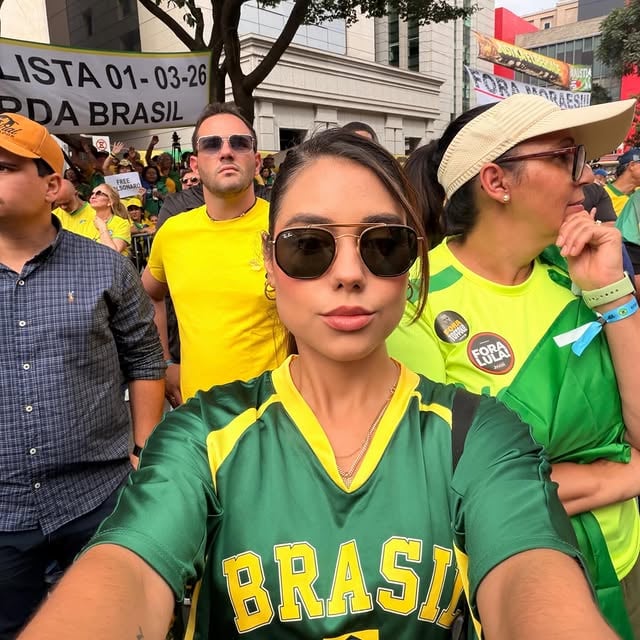  by @lorenacomeron