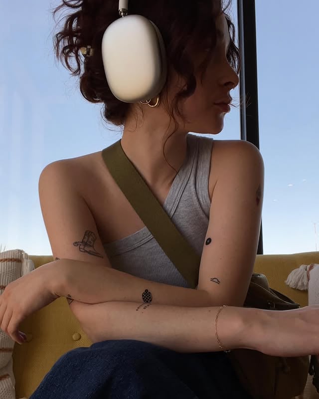 🧘🏻‍♀️🌱🎧 by @aardenee