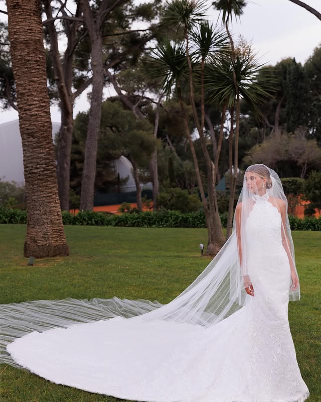 Marry your best friend!!!I want to thank Virginie, Olivia, and all of my Chanel family for helping make my wedding dress so special. I felt like a princess, and I will forever be grateful for them and this experience. 🕊️