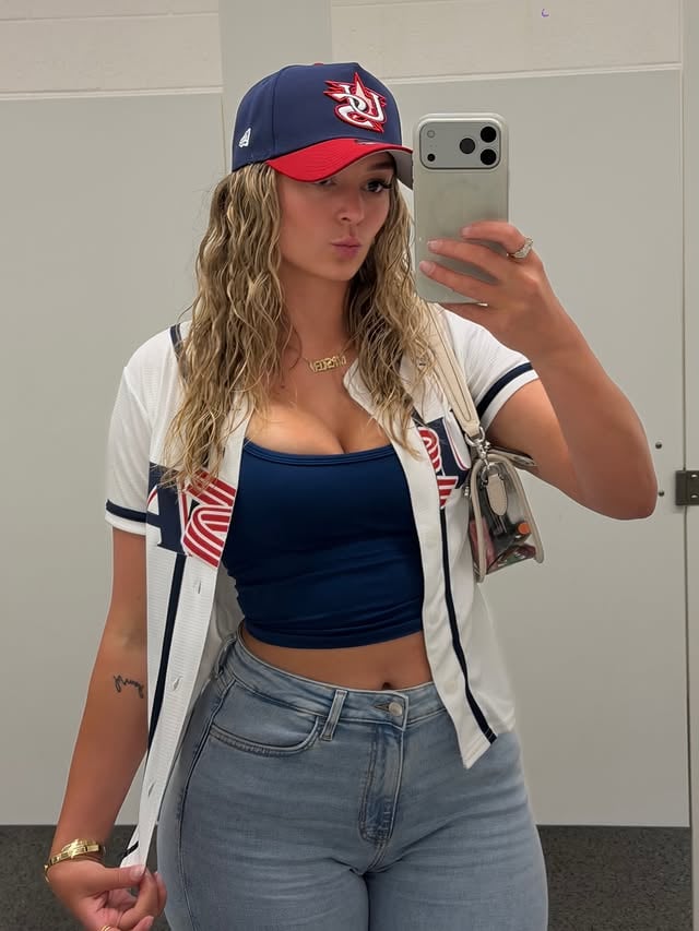 Team hotdog! We are back in Miami for the finals tonight 😸🇺🇸