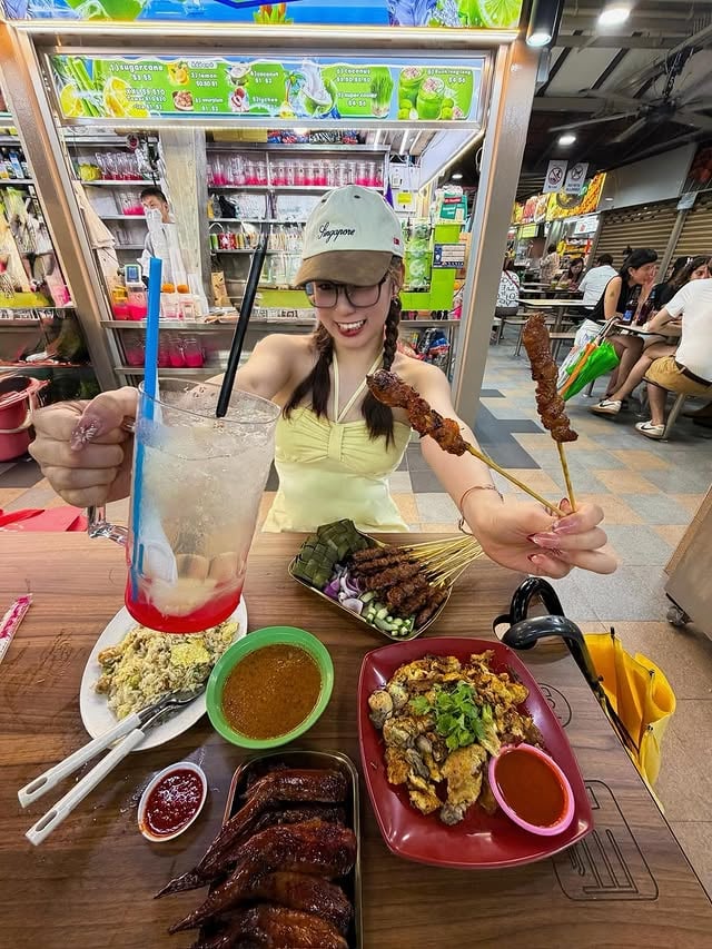 want a bite? here are some tastes of home 🇲🇾🇸🇬 by @reishan.leo