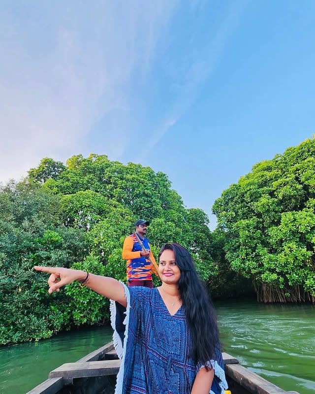 Travelling is most powerful way of self healing ❤️‍🩹 Place- mangrove forest 🌳 #varkala 🏝️ @mangrovespot •••#travelphotography #varkaladiaries #momsonlove #mangrovespot #mangroveforest #lakeview #beachlife #healingjourney