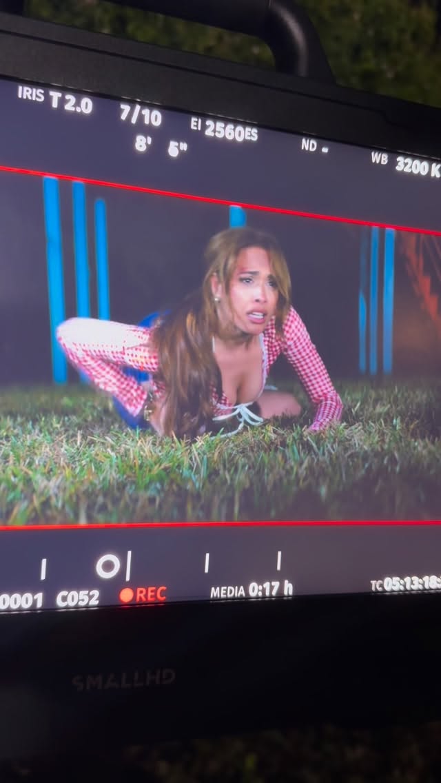 I can’t wait to see how this movie comes out 🤩 and I don’t want to hear it that it doesn’t look scary, it was higher in person lol the job was to throw myself from the zip line and land on the floor…. I’m truly afraid of heights and my little ass was picking up too much speed so I’m proud I got over my fear and go the job done 😌 Anything for the shot! 🎥🎬 But do I die tho? 👀 by @lelihernandez