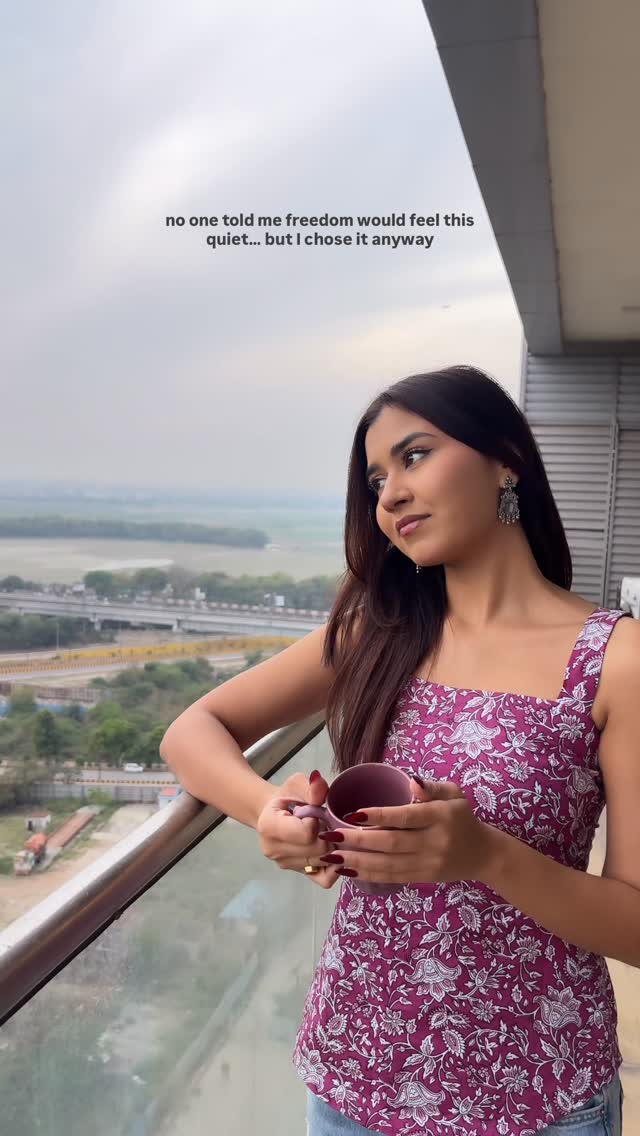 slowly becoming the woman my younger self needed🧿💫Top- @aarsi.ag ......#akankshachoudhary #akku #mtvsplitsvilla #explorepage #bollywood