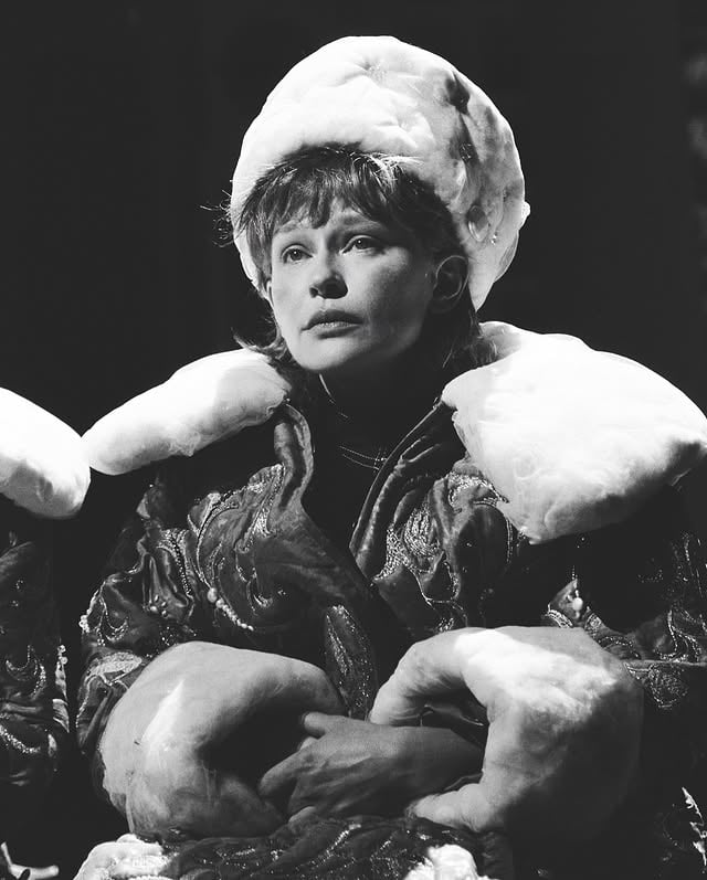 С днем театра!Юля на сцене 🖤 @juliaperesild «Васса» в @theatreofnations «Вишневый сон» в @a39theatre by @maduisy