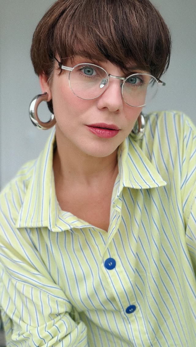 Óculos de grau + camisa social = vida real com um monte de look legal. Ainda mais se os óculos forem da nova coleção da @zerezes ;;) modelos Dora Tortoise Araçá, Cap Tortoise Âmbar, Lena Verde Matcha com Tortoise Lume e Dina Prata