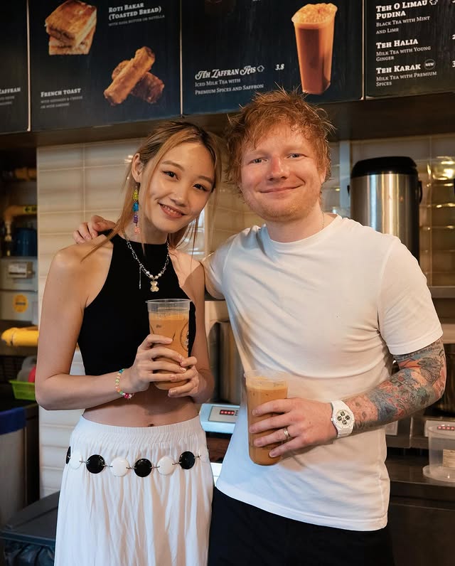Happy birthday, Ed 🤍 What's not captured is you offering to clean up after we had both spilled teh on the floor, our car ride chats and me internally freaking out every other second and hoping you wouldn't notice it 😅 Thank you for choosing to spend your birthday in Singapore! Thank you @liampethickphoto & @marksurridge for being so kind and reassuring me through the afternoon, and @warnermusicsg for this opportunity ❤️p.s swipe for baby supercat in 2015, overjoyed at Ed's first concert in Singapore 🥹 by @deniseteojiaqi