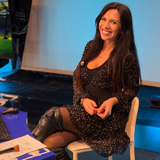 Tra una diretta e l’altra ⚽️⚽️⚽️#picoftheday #seriea #calciomercato by @federicadibartolomeo__