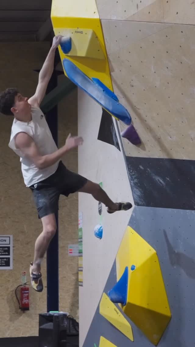 Coordination from a recent comp simulation 🔥Cool video @sol.stott ⚒️: @pierrebroyer @redbulluk @gowod_mobilityfirst by @toby_climbing