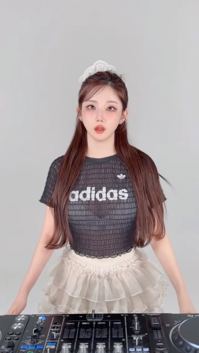 수라월드 5월 New Mix Set 찍고왔어요‼️제 의상보고 무슨 믹셋 찍고 왔는지 댓글에 맞추는 팔로워분들께 , 랜덤으로 mp3파일 보내드릴게요 힌트는 (⚾️⚾️⚾️) 기간은 수라월드에 업로드 전까지! 🖤🖤🖤댓글 많이 달아보아요✿˘◡˘✿ by @djsura_official