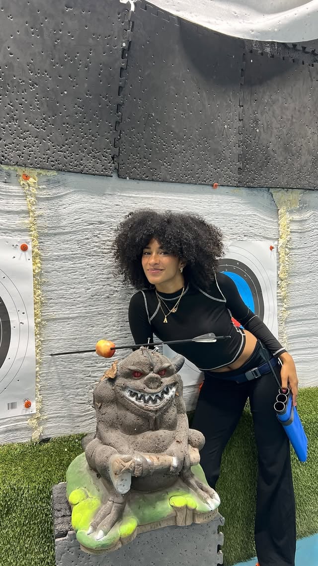 Full archer mode. This sport is teaching me patience and mindfulness. With all that I do, I appreciate these moments if dedicated stillness. (I also appreciate the baddassery that comes with it) #archery #archerylife by @theavamonet