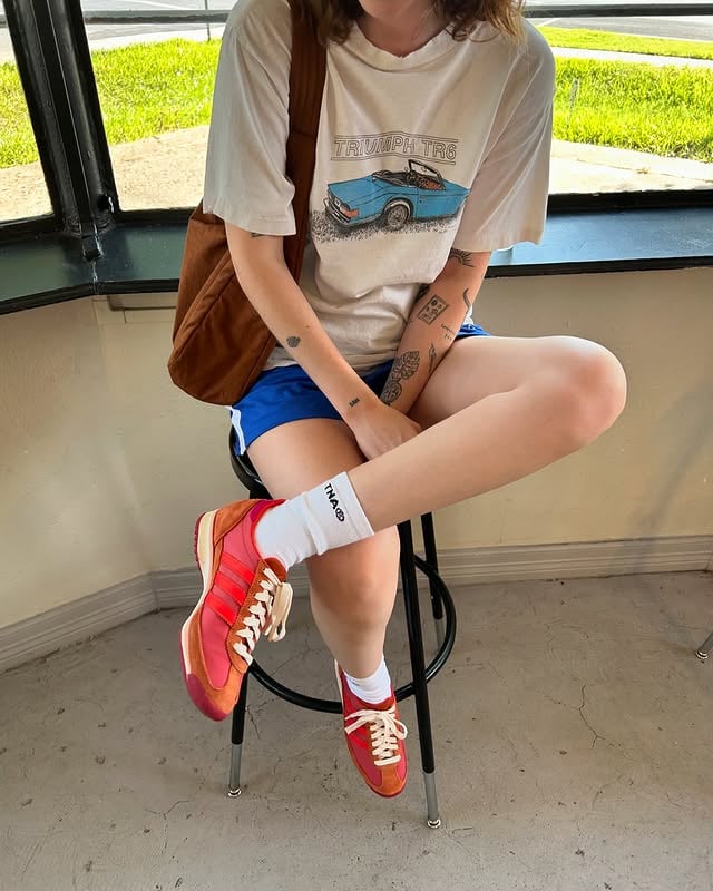 🌀🌀🌀.....#everydayoutfit #ootd #vintagestyle #secondhand #outfits #outfitideas #whatimwearing #walesbonner #adidas #sneakers #baggu by @aardenee