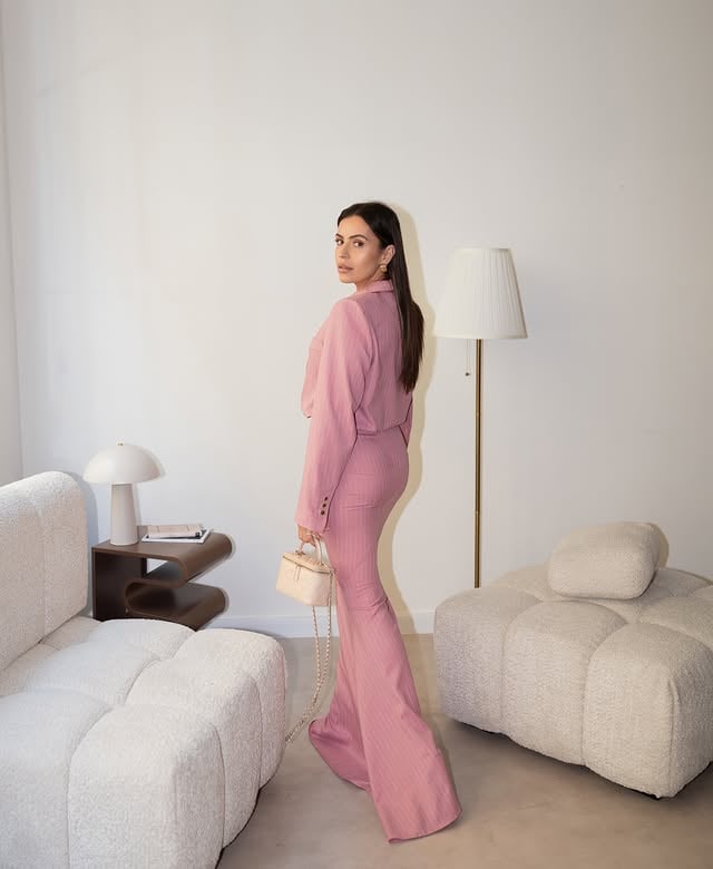 In my pink era🌸set @gossip.eu by @donna.bombonna