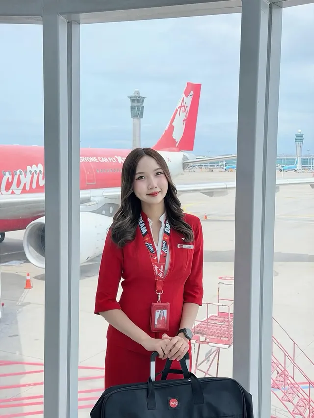 또 만나요~ 🇰🇷👋🏻-Source : Photos & Captions from Instagram @joyjeen.unwAir Asia Cabin Crew-#internationalcabincrew #pramugari #cabincrew #airasia by @internationalcabincrew