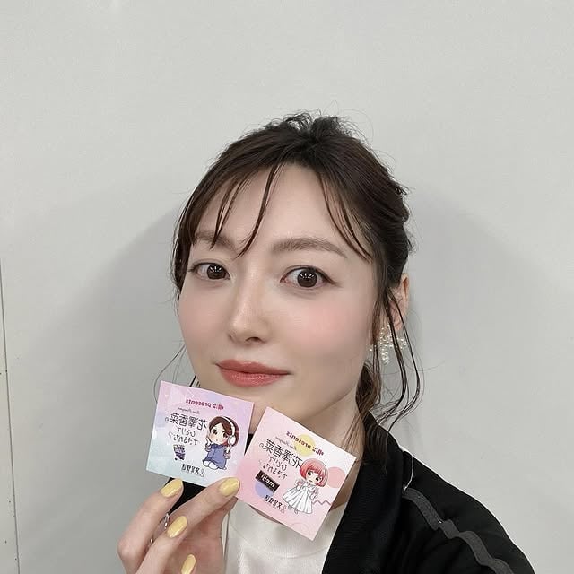 今日は『「明治 presents 花澤香菜 のひとりでできるかな？」公開録音イベント Vol.2 カムバック！』の日でした☺️昼の部のゲストは都築拓紀さん夜の部のゲストは三川華月ちゃんラジオの推しと声優の推しに来ていただき、ただただ楽しい時間を過ごしてしまいました😭✨来てくれたリスナーのみんな、ありがとう！！！この模様は今週・来週のひとかなで聴けますのでぜひー！#hitokana by @hanazawa_kana.official