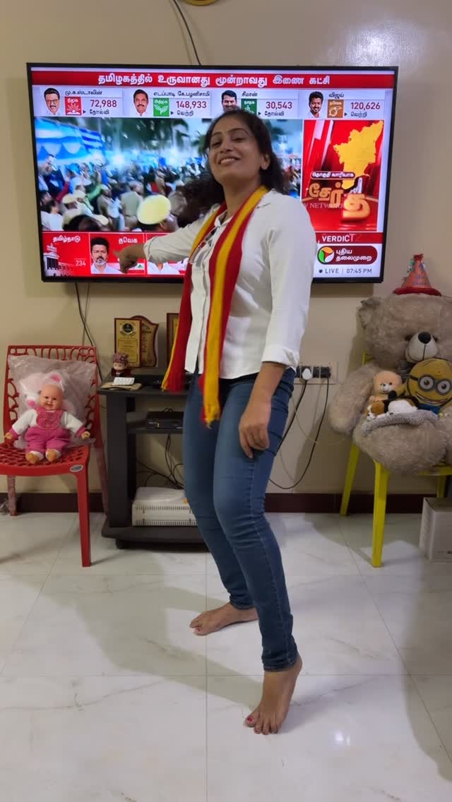தமிழக வெற்றி கழகத்திற்கான வெற்றி நடனம் 🥳🥳💃 #tvkthalapathy_2026_❤️🔥 #tvkfortn🇪🇦 #vijay #pondicherryqueen #helanloveu14 by @helanloveu14
