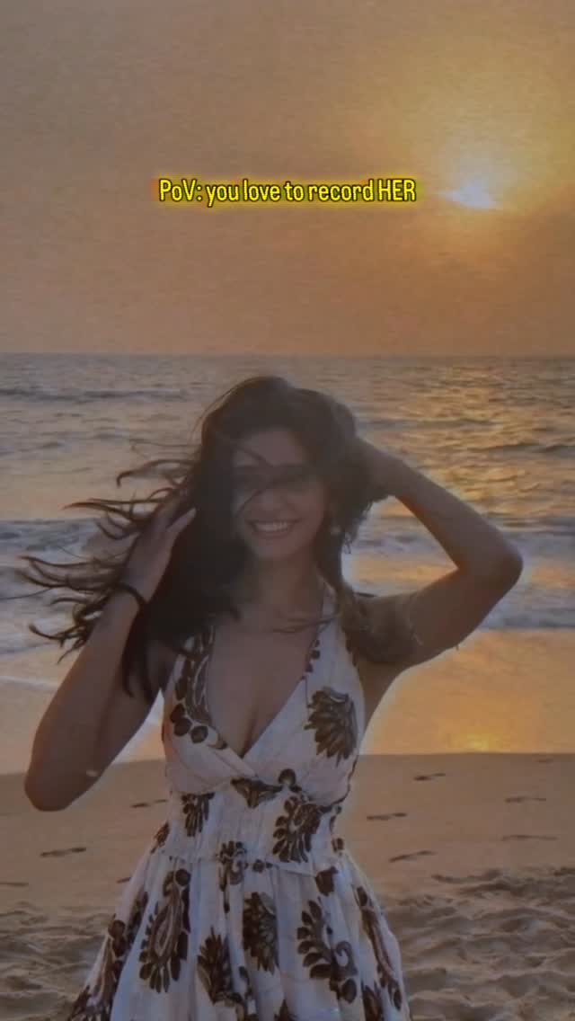 When the cameraman is in love with you 🤭🤭I always shoot my videos in somebody else’s phone. Is it now a time to switch to a new phone?🤔🤔@abraamofficial @bajaogaanaofficial@rivarora_ #bajaogaana #socialhalf #kehvinahove #rivaarora #abraammusic by @tanviddixit
