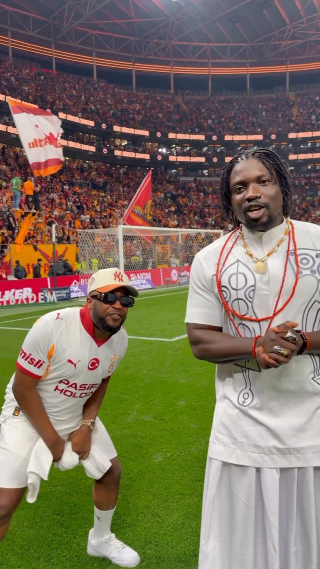 🤣🤣🤣🤣🤣🤣🤣🤣🤣🤣🤣🤣🤣🤣 GOOD VIBES WITH MY BROTHER @verydarkblackman Ratel President. DROP THAT LOVE EMOJI ❤️❤️❤️❤️❤️ FOR THE RATEL PRESIDENT!!! 🤣🤣 by @gadafitundeednut