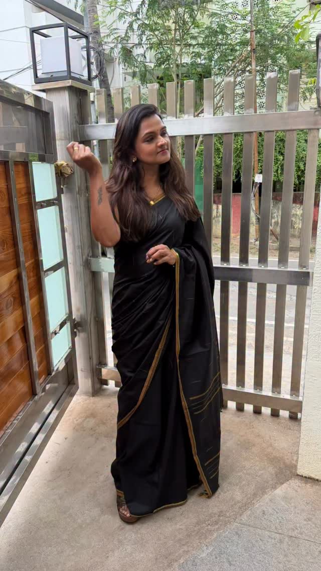🖤#selflove❤️ #saree #black #godfirst #godplan by @aura_makeoverartistry