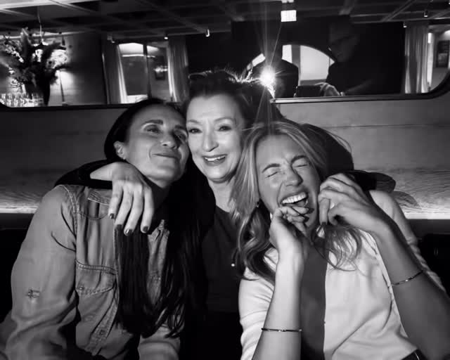 A night at the National with @amanda.grossman to see the indubitably talented Lesley Manville ♥️ Very much dangerous, very much a liason 😉😘 by @catdeeley
