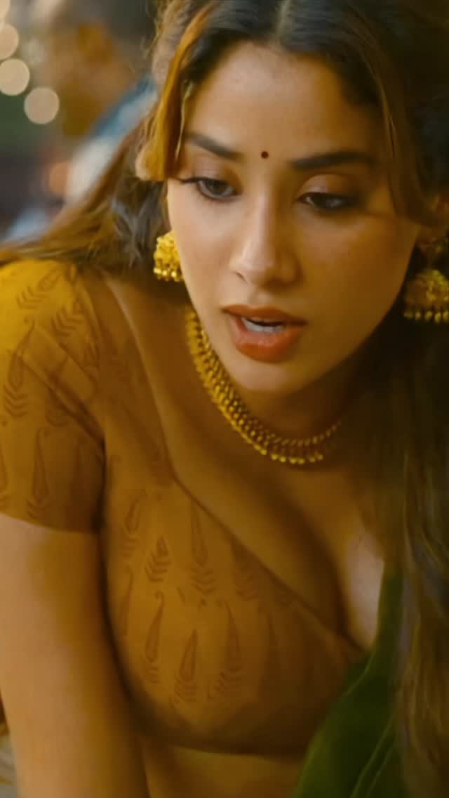 😘 Janhvi Kapoor showing real talent .#janhvikapoor #dishapatani #rashmikamandanna#kritisanon #instagram