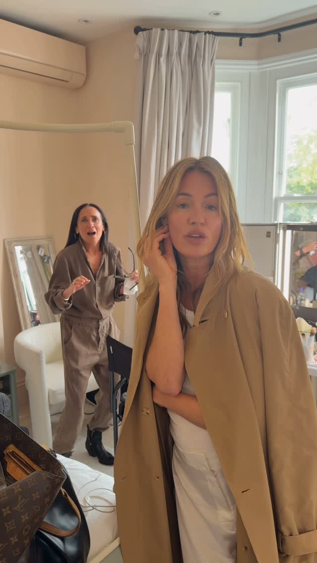 Sometimes Miranda comes to set… 👠🤣🤣 by @catdeeley