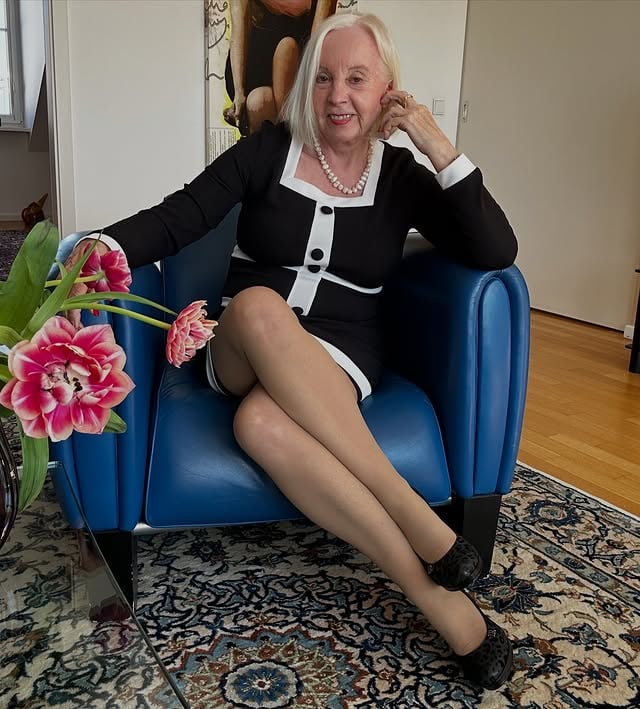 Swipe left ⬅️⬅️⬅️ Foto N4 KIGuten Morgen liebe Instas ☕️Schwarz ist vollkommen. Weiss auch. Zusammen sind sie pure Harmonie.-Coco Chanel -Ich wünsche euch einen zauberhaften Sonntag mit viel Freude und schönen Glücksmomenten 😘#blackandwhitedress #blackandwhitefashion #femine #elegantdress #thatsme by @fashion_and_more_by_monika