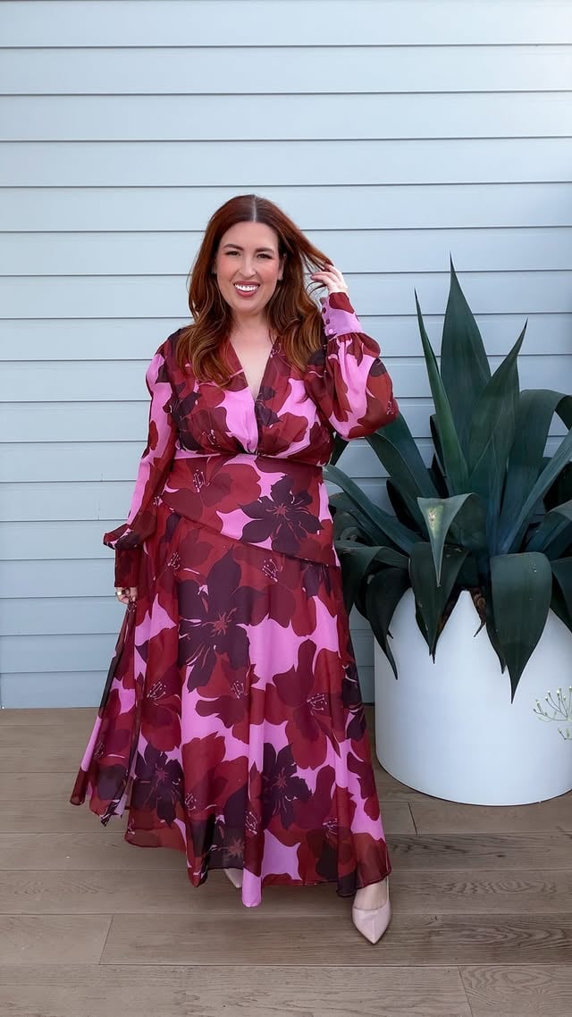 Discount code ⬇️ @stfrock ICURVY20 Curvy girl approved? 👀I was fully prepared to hate the drop waist trend.Turns out a drop waist can absolutely slay, even with a bigger tummy. The secret is finding one that skims rather than clings.And matching sets? An all-time favourite. Maximum impact, minimal brain power.Verdict: both can stay.🌸 Martina Maxi Dress in Pink and Red Floral Chiffon - size 18🖤 Muse Pant in Black and White Satin - size 20 Pretty View Shirt in Black and White Satin - size 20Paid partnership with St Frock. by @icurvy