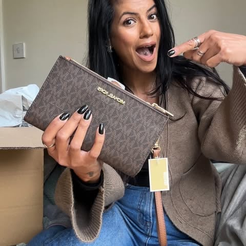🎁 GIVEAWAY TIME!! WIN a £100 Mystery Box with @king_colis I’ve teamed up with King Colis a French brand that sells certified lost parcels and trust me, this one is so fun!One lucky winner will receive a pre-packed mystery box worth around £100, full of surprise goodies! 📦✨To enter, all you need to do the the instructions on part 1 of this video! ⚠️ The winner must collect their prize in person from the Wolverhampton pop-up before Monday 25th May.📍 King Colis Pop-Up — Mander Shopping Centre, Wolverhampton📅 19th – 25th May 2026🕤 Mon–Sat from 9:30AM | Sun 10:30AM | Mon 25th from 10AMGood luck!! 💫 by @sureetkular