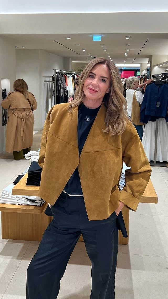 I like to think of Massimo Dutti as a premium step up from Zara... her older, wiser sister with a greater selection of neutrals and editorial-esque finds. I adore how beautifully their pieces move, and thoughtful touches like covered buttons and architectural necklines make their pieces feel high-end without the price tag. It doesn't stop at the clothes either (you just need to decode the European shoe sizing system)… Join Jemima and me as we step inside for a look at their latest 💛Watch the full version at the link in my bio. by @trinnywoodall